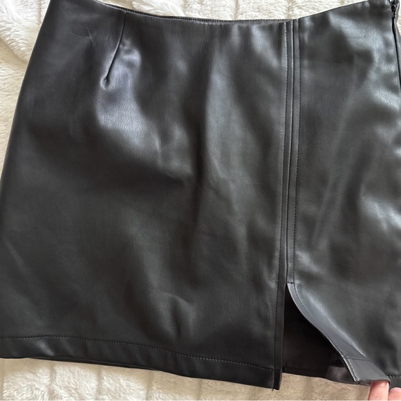 Juicy Couture Y2K Black Faux Leather Mini Skirt Size XS (26) - Picture 5 of 7